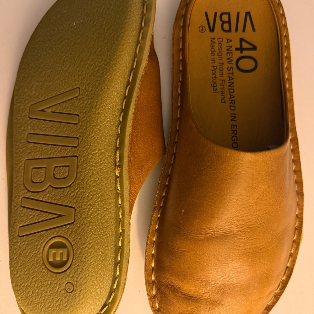 Vibrant Tan Men’s/Women's Slippers - Picture 6 of 11